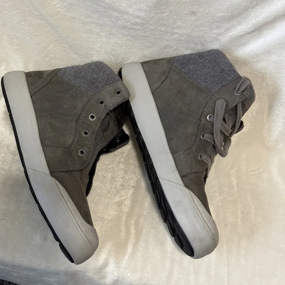 Keen brand Elena Mid boots Grey Leather Plaid Textile Rubber Toe Cap Sz9